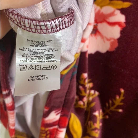 🌸 2/$25 NWT Maroon Red Loft Plus Floral Velour Crewneck Pullover Top - Picture 8 of 8